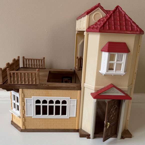 Calico Critters Charming Red Roof Dollhouse - Picture 16 of 16